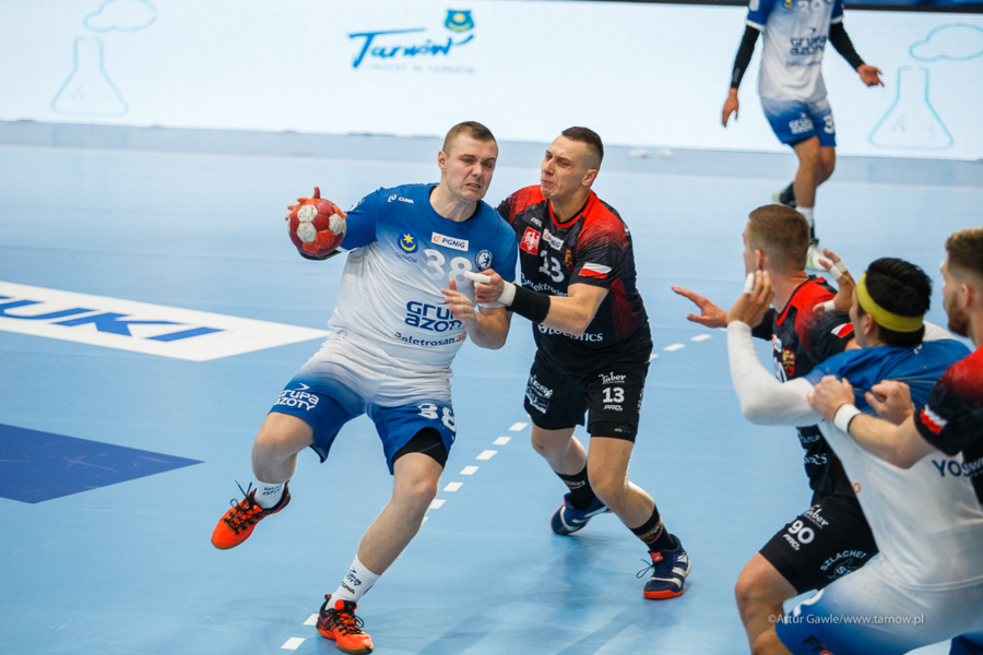 Mateusz Kaźmierczak powstrzymuje Kiryla Kniazeua